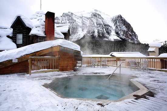 deer Lodge hot ub at Lake Louise