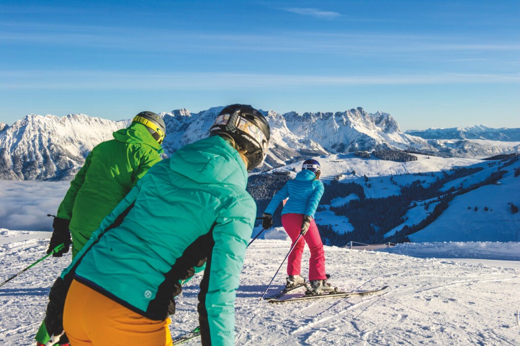 Three people skiing in Ski Welt