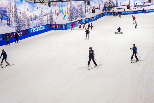 indoor skiing in UK