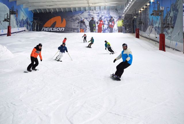 indoor skiing in UK